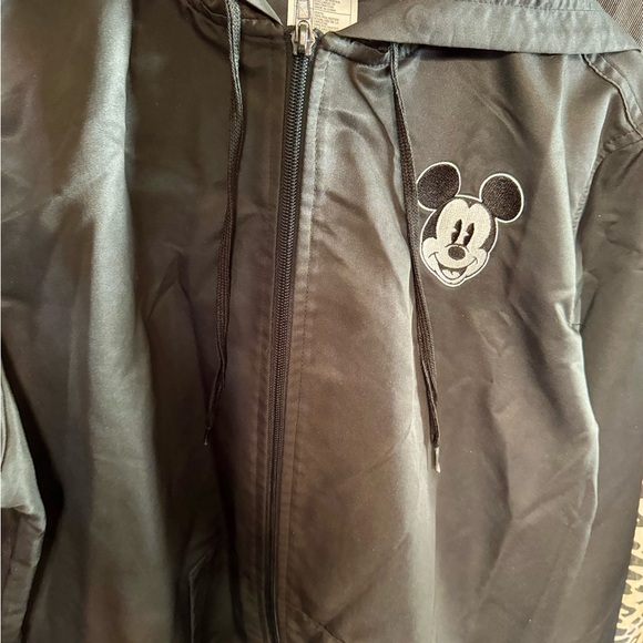 🏰 DISNEY 🏰 lightweight jacket for rain and wind. Great& classic size large - Picture 7 of 7